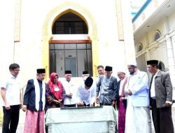 Presiden Jokowi Salat Jumat dan Resmikan Penataan Kawasan Masjid Ahmad Yani Kota Manado