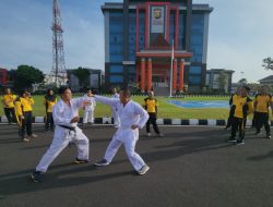 Personil Dit Intelkam Polda Sumsel Tingkatkan Beladiri Karate