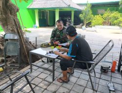 Begini Cara Babinsa Kelurahan Jajar Dalam Menjalin Keakraban Dengan Warga