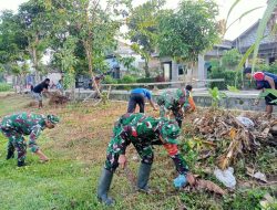 Ciptakan Lingkungan Yang Bersih Dan Asri, Anggota Koramil Kesamben Gelar Kerja Bakti Bersama