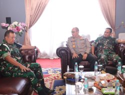 Kapolda Sumsel Sambut Kedatangan Danpuspomad TNI Beserta Rombongan di VVIP Bandara SMB II