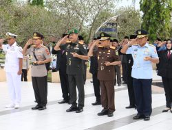 Pangdam XII/Tpr Ikuti Ziarah Peringati HUT ke-66 Pemerintah Provinsi Kalbar