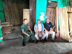 Rangkul Seluruh Elemen Masyarakat, Babinsa Berikan Motivasi Pengarajin Kayu 