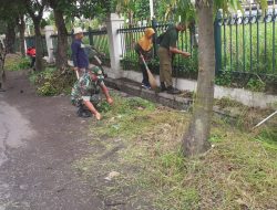 Melalui Program Jum’at Bersih, Serma Sujianto Ajak warganya Kerja Bakti Bersihkan Lingkungan