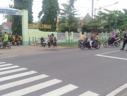 Wujud Pengabdian Kepada Masyarakat Bhabinkamtibmas Polsek Lembak Laksanakan Gatur Lalin