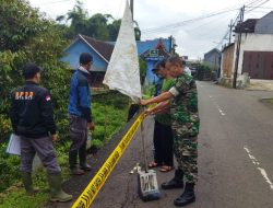 Babinsa Koramil 0818/02 Batu Serma Arifin Bersama BPD Datangi Lokasi Longsor