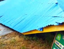 Gedung Sekolah SMP Yang Baru di Bangun Milik Pesantren Nurul Islamiyah Wajok Hilir Ambruk Diterjang Angin Puting Beliung