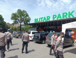 Melalui Pleton Siaga Personil Polres Blitar Lakukan Siaga Obyek Wisata Di Hari Libur