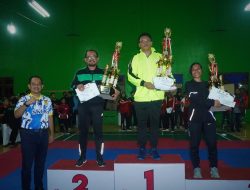 Dandim 0726/Sukoharjo serahkan Piala dan Sertifikat Kejuaraan Karate Open Championship Piala Bergilir Dandim