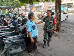 Inilah Pesan Komsosnya Babinsa Danukusuman Dengan Juru Parkir