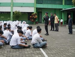 Satbrimob Polda Kalbar Laksanakan Kegiatan Go To School SMA Mujahidin Pontianak
