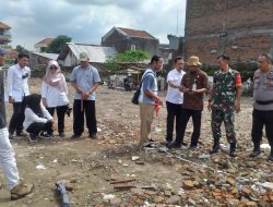 Sinergitas Bhabinsa & Bhabinkamtibmas Amankan Pemasangan Patok di Makam Tinalan