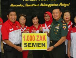 INTI NTB serahkan bantuan semen untuk bedah rumah tidak layak huni dalam rangka HUT Korem 162/WB