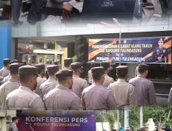 Pimpin Upacara Kenaikan Pangkat Pengabdian, Kapolres Tulungagung Ajak Personil Untuk Bekerja Secara Tulus dan Ikhlas 