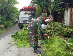 Peduli Kesehatan Warga, Babinsa Jagalan Laksanakan Pembersihan Lingkungan