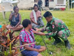 Pastikan Kesehatan Masyarakat Papua Terjamin, Satgas Pamtas Yonif 132/BS Melaksanakan Patroli Kesehatan