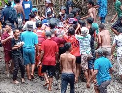 Danramil 1608-02/Bolo Pimpin Langsung Pencarian Korban Tenggelam Arus Banjir, Korban Ditemukan Dalam Keadaaan Meninggal Dunia