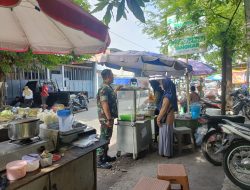 Sambil Sarapan Pagi Serda Tito Pembinaan Teritorial (Binter) Pada Warganya