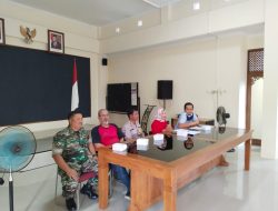 Tanamkan Kedisiplinan & Kekompakan, Babinsa Kemlayan Gembleng Linmas