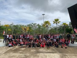 Tumbuhkan Rasa Kebersamaan, Satgas Pamtas Yonarmed 19/105 Trk Bogani Laksanakan Kerja Bhakti Bersama Siswa SMK 1 Badau
