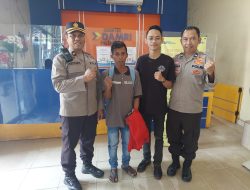 SPKT Polda Sumsel Peduli, Bantu biaya Transportasi Seorang Warga dan Antarkan Ke Loket Bus di Palembang
