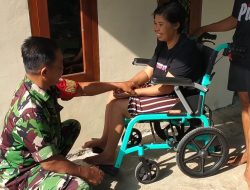 Dalam Kesibukan Babinsa Sempatkan Jenguk Warga Binaan Yang Sedang Sakit