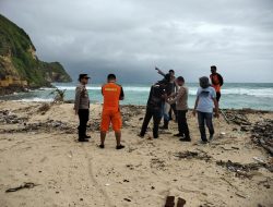 Seorang Pemancing Tebing Jatuh Dan Hilang di Laut Teluk Ujung