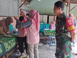 Wujudkan Balita Sehat, Babinsa Koramil 01/Laweyan Dampingi Petugas Berikan Layanan Posyandu