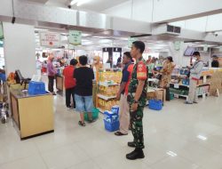 Cek Kenaikan Harga Sembako, Babinsa Sriwedari Turun ke Pasar Dan Swalayan