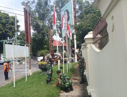 Wujud Kepedulian Koramil 01/Laweyan Giatkan Pengecetan Tiang Dan Pergantian Bendera Merah Putih