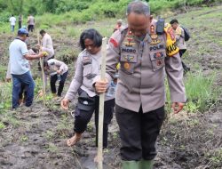 Dukung Ketahanan Pangan, Kapolres Ngada: Mari Kita Manfaatkan Lahan Kosong