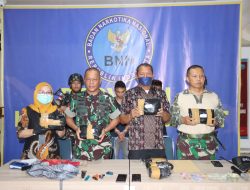 Kodam XII/Tpr Serahkan Pelaku Dan Barang Bukti 7,1 Kg Narkotika Jenis Sabu ke BNN Kalbar