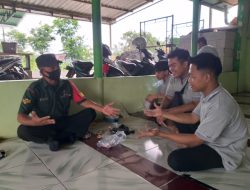 Wujud KepedulianTerhadap Generasi Muda, Babinsa Komsos Dengan Pemuda