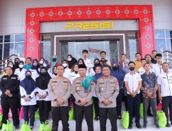 Polda Sumsel Berikan Bantuan Sembako Kepada Tenaga PHL dan Petugas Kebersihan