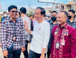 Kunjungi Pasar Batuphat Timur, Presiden Sapa Warga Hingga Beri Sepeda