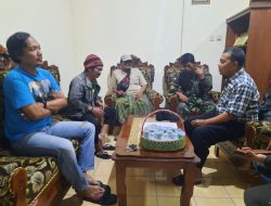 Babinsa & Bhabinkamtibmas Joyotakan Mediasi Permasalahan Warga Bersama Lurah