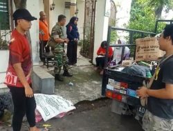 Peduli Terhadap Limbah Sampah, Babinsa Kepatihan Wetan Dampingi Kader PKK Dalam Bank Sampah