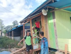 Satgas Yonif RK 136/TS Bantu Rakyat Bangun Mushala Al Hijrah di Distrik Tahota