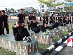 Pembinaan Fisik Personil Satbrimob Polda Kalbar di Pimpinan Langsung Danden Gegana