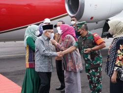 Pangdam I/BB Didampingi Danrem 023/KS sambut kedatangan Wakil Presiden RI di Bandara F.L Tobing