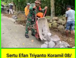 Semangat Karya Bakti, Babinsa Bangun Parit Bersama Warga