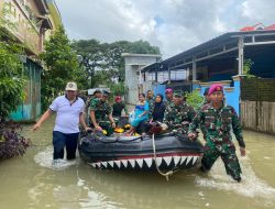 TNI AL Kerahkan Personel Evakuasi Korban Banjir di Sulsel