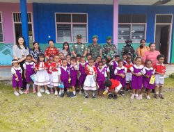 Kodim 1715/Yahukimo Perkenalkan TNI Sejak Dini Kepada Anak-Anak Paud