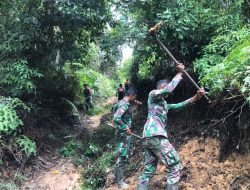 Satgas Pamtas Yonarmed 19/105 Trk Bogani Bantu Perbaikan Jalan Kampung Dan Berikan Pengobatan Gratis