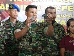 Warga Kota Pekalongan Serahkan Granat dan Pistol Kepada TNI