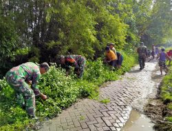 Jaga Kebersihan Lingkungan, Babinsa Koramil 03/Kraton Gelar Karya Bakti