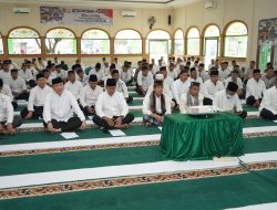 Prajurit dan PNS Korem 042/Gapu Ikuti Istighosah Kubro Secara Virtual