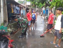 Pasca Banjir, Koramil 03/Serengan Bersama Warga Kerja Bakti Bersihkan Lingkungan