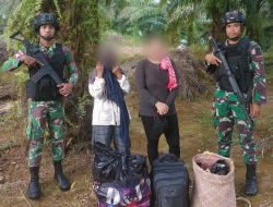 Personel Satgas Pamtas RI-Malaysia Yonarmed 19/105 Trk Bogani Gagalkan Penyelundupan Rokok Ilegal Dari Malaysia