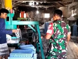 Dukung UKM, Babinsa Berikan Motivasi Kepada Pemilik Usaha Kerupuk